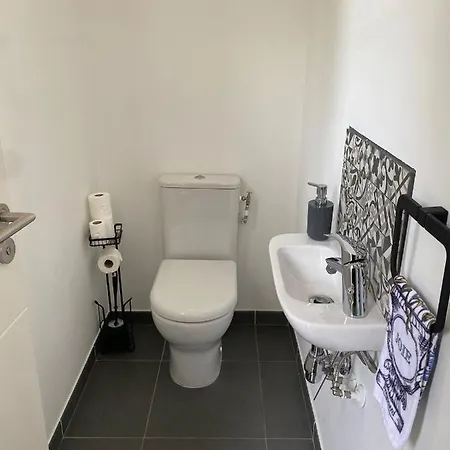 Holiday home Maison Au Calme Proche Mer Et Centre Commercial Villeneuve-Loubet